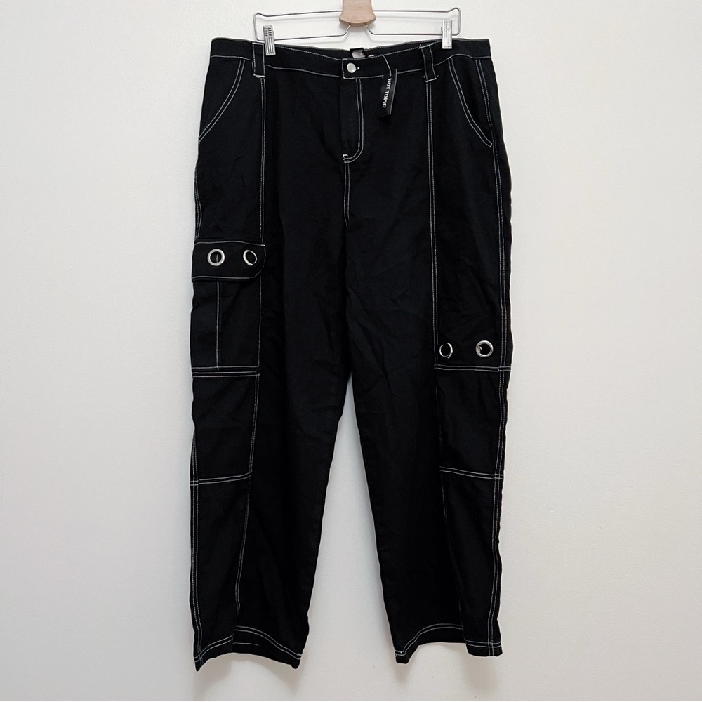 NWT HOT TOPIC Cargo Pants w/ Contrast Stitching and Grommets